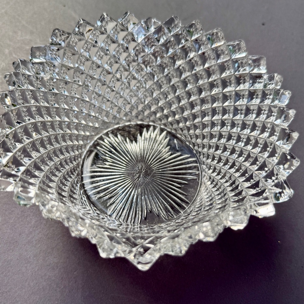 Elegant Crystal Decorative Bowl